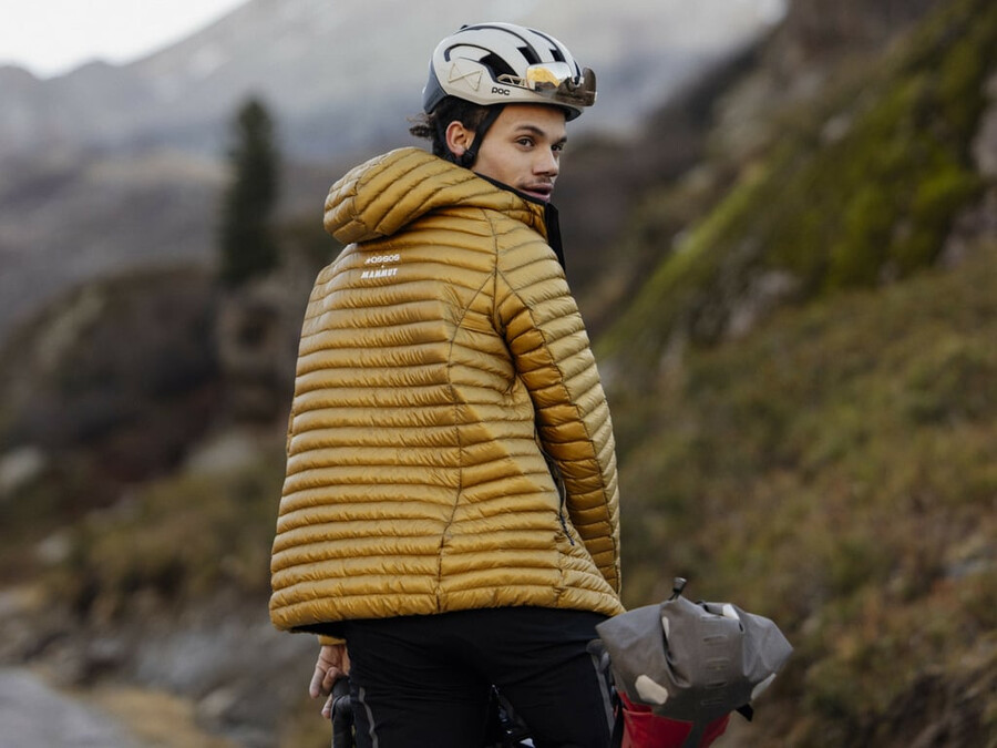 assos x mammut aenergy in フード付きジャケット メンズ ナチュラルブラウンベージュ