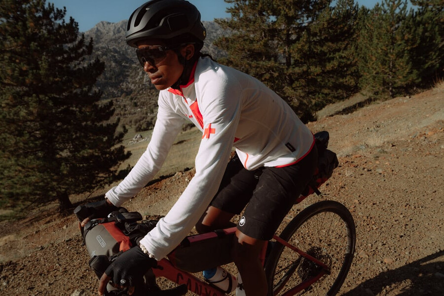 assos x mammut aenergy light ml ジャケット レディース ホワイトレッド